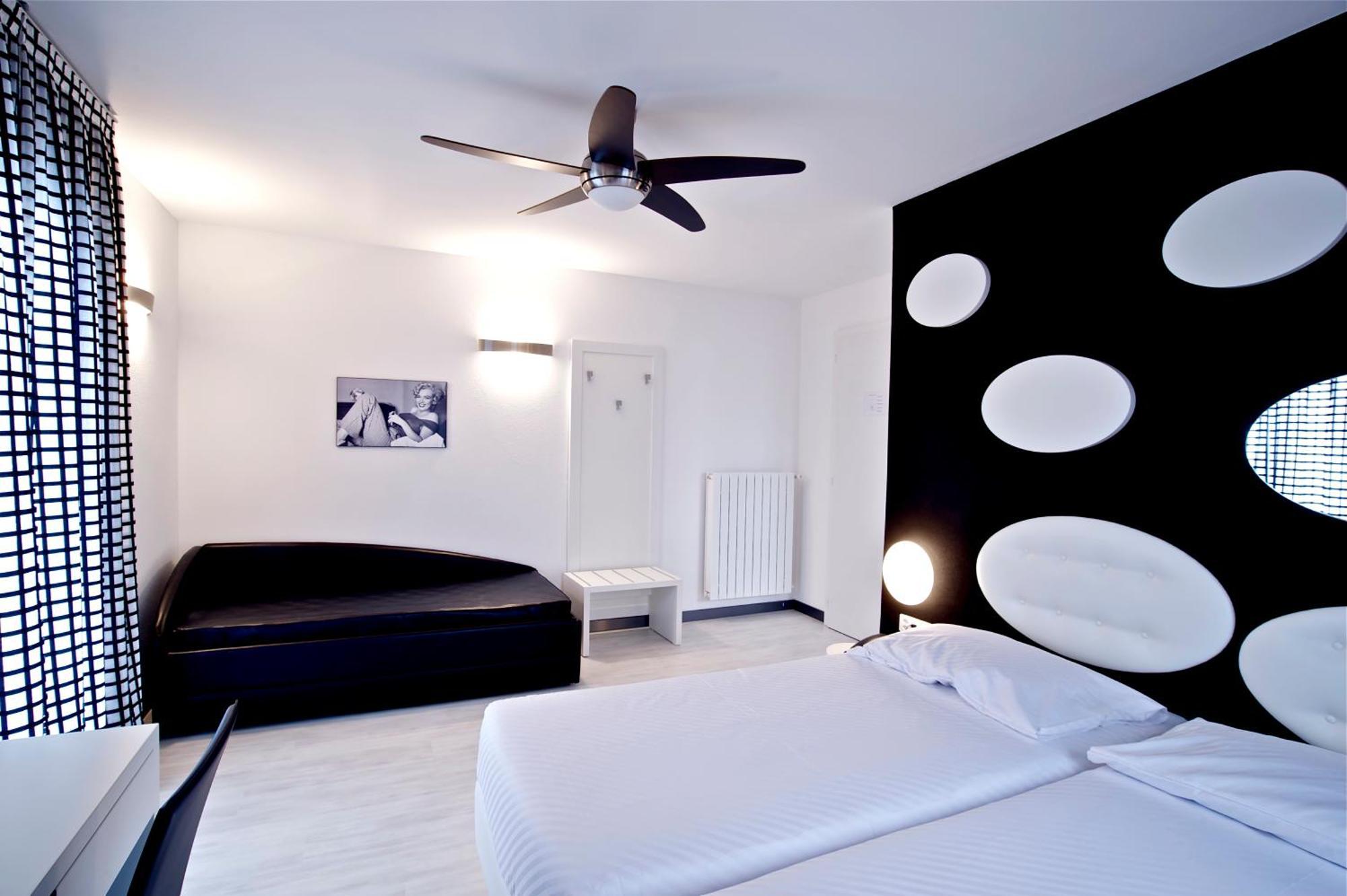 Riviera Hotel