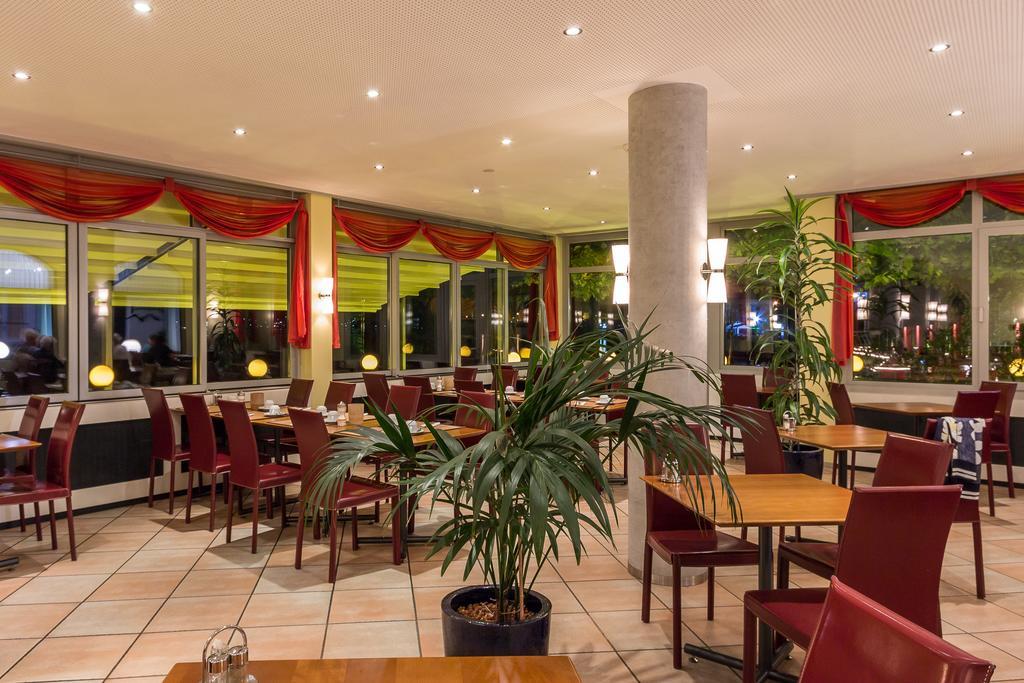 Riviera Hotel