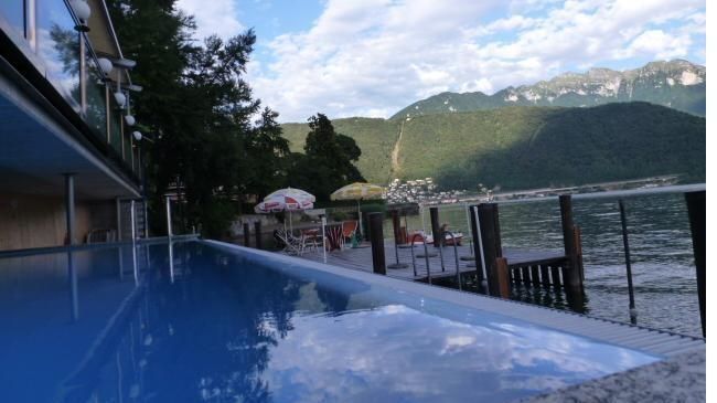Riviera Hotel